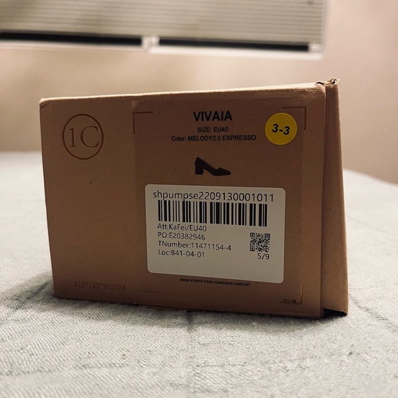 Vivaia Women’s Heels - Picture 2 of 5